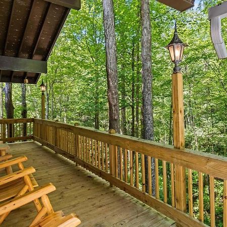 Bourbon Hollow Lodge With Hot Tub And Pool Plus Game Room Only 5 Min To Downtown Gatlinburg Kültér fotó