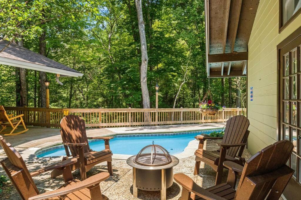 Bourbon Hollow Lodge With Hot Tub And Pool Plus Game Room Only 5 Min To Downtown Gatlinburg Kültér fotó