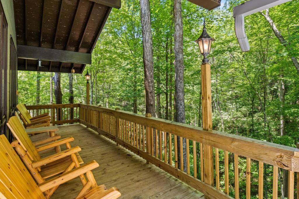 Bourbon Hollow Lodge With Hot Tub And Pool Plus Game Room Only 5 Min To Downtown Gatlinburg Kültér fotó