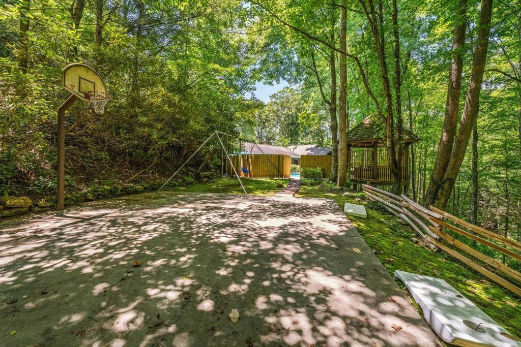 Bourbon Hollow Lodge With Hot Tub And Pool Plus Game Room Only 5 Min To Downtown Gatlinburg Kültér fotó