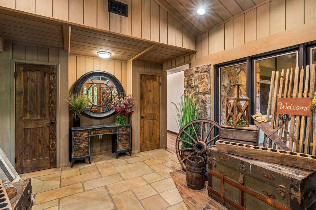 Bourbon Hollow Lodge With Hot Tub And Pool Plus Game Room Only 5 Min To Downtown Gatlinburg Kültér fotó