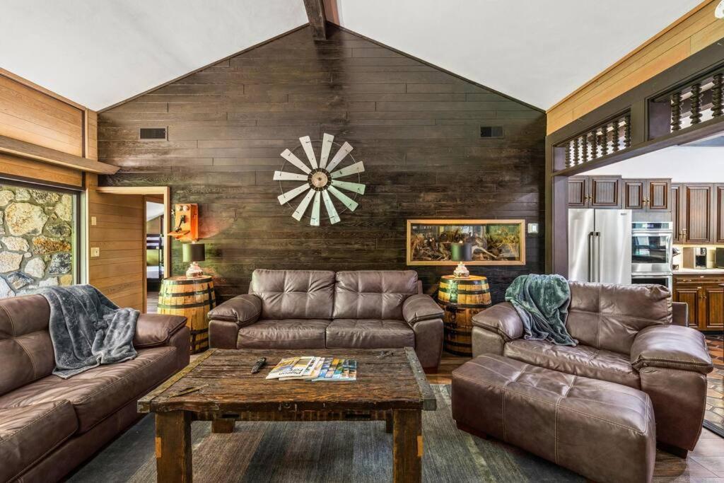 Bourbon Hollow Lodge With Hot Tub And Pool Plus Game Room Only 5 Min To Downtown Gatlinburg Kültér fotó