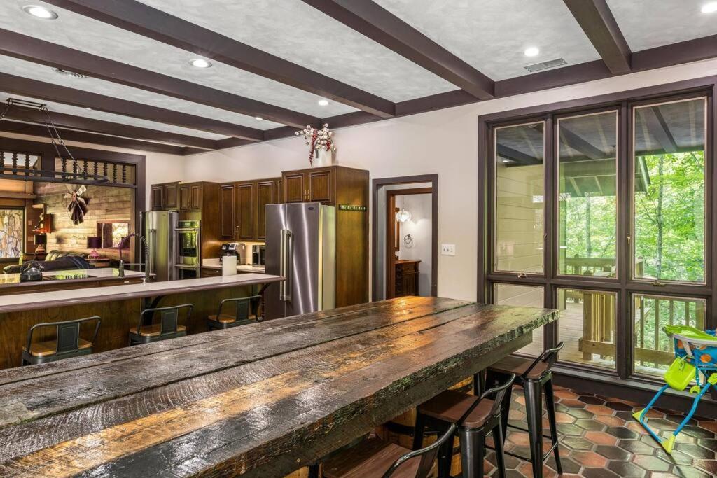 Bourbon Hollow Lodge With Hot Tub And Pool Plus Game Room Only 5 Min To Downtown Gatlinburg Kültér fotó