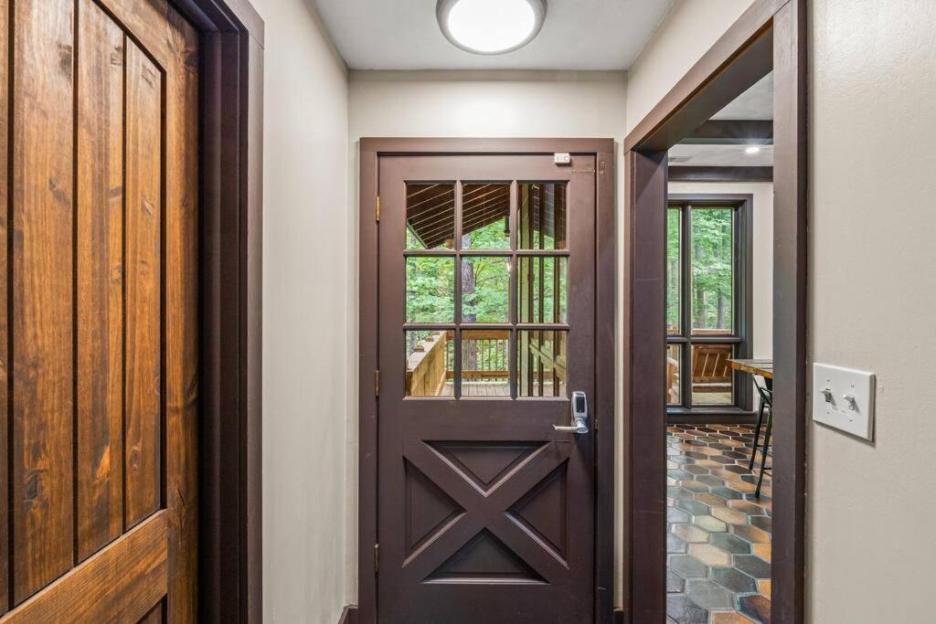 Bourbon Hollow Lodge With Hot Tub And Pool Plus Game Room Only 5 Min To Downtown Gatlinburg Kültér fotó