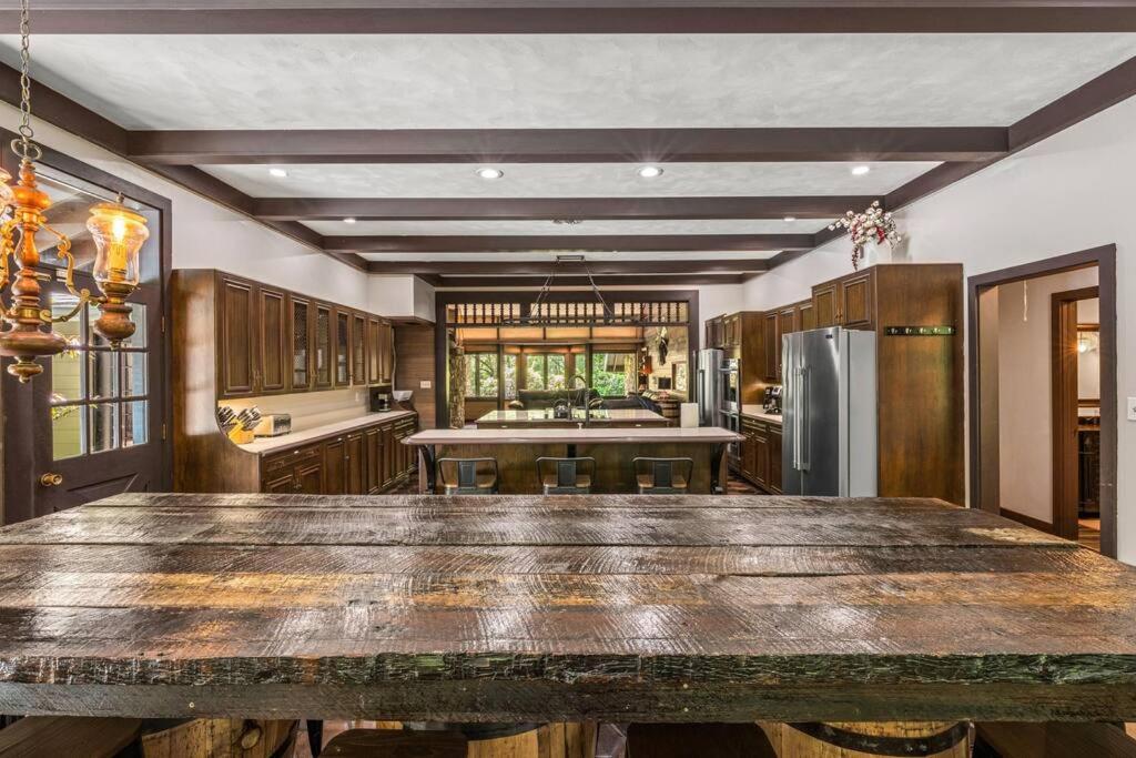 Bourbon Hollow Lodge With Hot Tub And Pool Plus Game Room Only 5 Min To Downtown Gatlinburg Kültér fotó