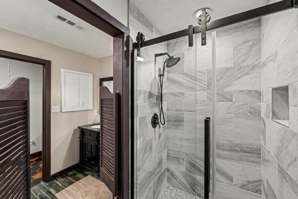 Bourbon Hollow Lodge With Hot Tub And Pool Plus Game Room Only 5 Min To Downtown Gatlinburg Kültér fotó