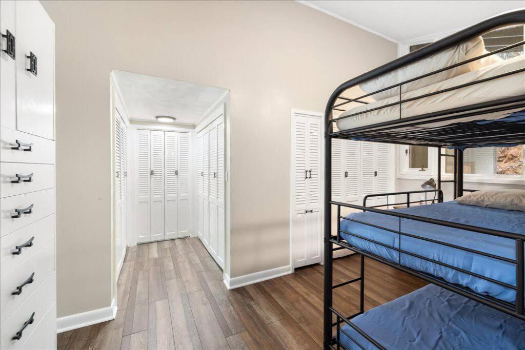 Bourbon Hollow Lodge With Hot Tub And Pool Plus Game Room Only 5 Min To Downtown Gatlinburg Kültér fotó