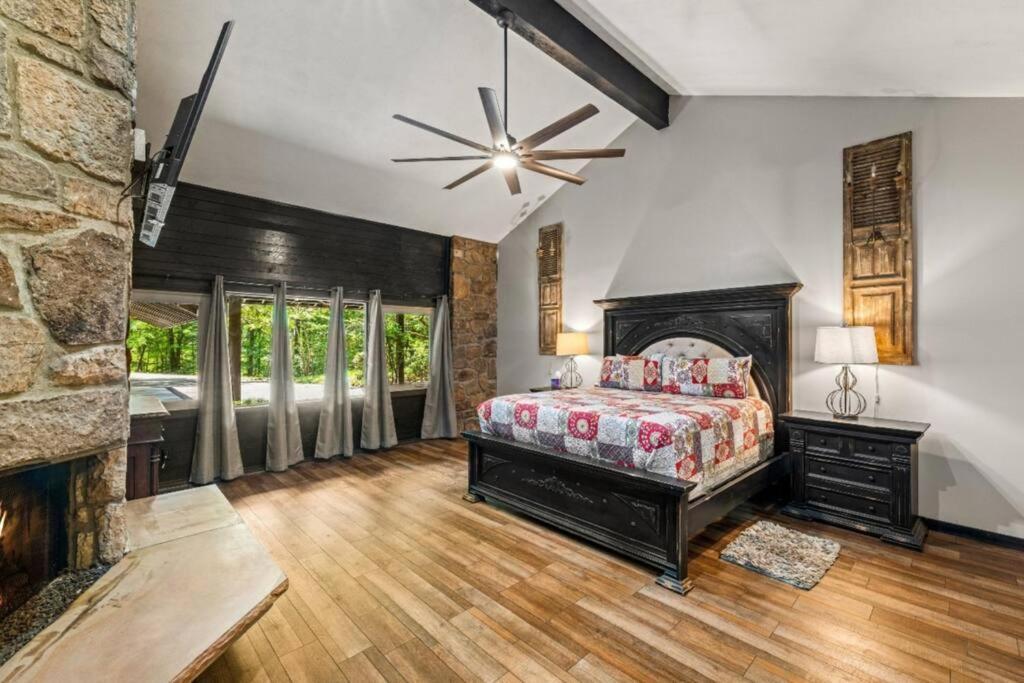 Bourbon Hollow Lodge With Hot Tub And Pool Plus Game Room Only 5 Min To Downtown Gatlinburg Kültér fotó
