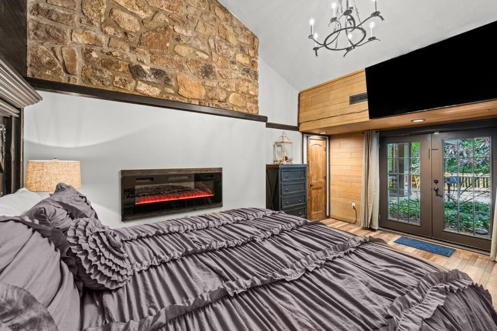 Bourbon Hollow Lodge With Hot Tub And Pool Plus Game Room Only 5 Min To Downtown Gatlinburg Kültér fotó