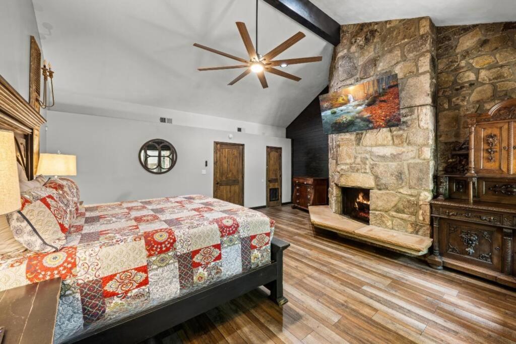 Bourbon Hollow Lodge With Hot Tub And Pool Plus Game Room Only 5 Min To Downtown Gatlinburg Kültér fotó