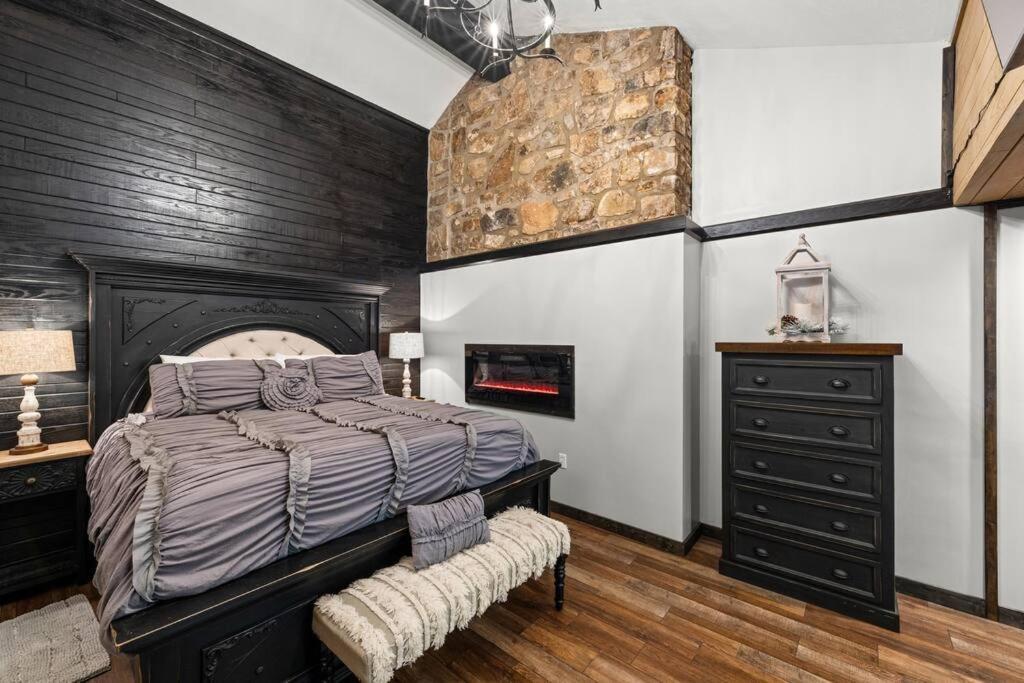 Bourbon Hollow Lodge With Hot Tub And Pool Plus Game Room Only 5 Min To Downtown Gatlinburg Kültér fotó