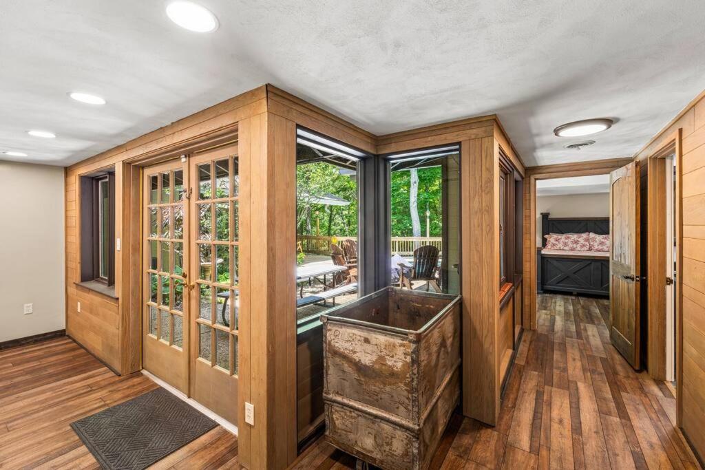 Bourbon Hollow Lodge With Hot Tub And Pool Plus Game Room Only 5 Min To Downtown Gatlinburg Kültér fotó