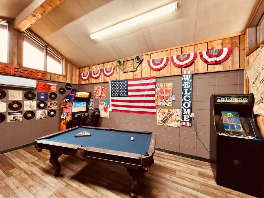 Bourbon Hollow Lodge With Hot Tub And Pool Plus Game Room Only 5 Min To Downtown Gatlinburg Kültér fotó