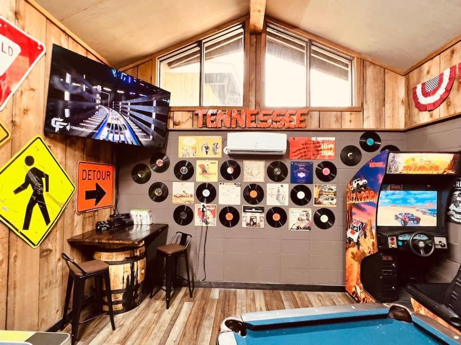 Bourbon Hollow Lodge With Hot Tub And Pool Plus Game Room Only 5 Min To Downtown Gatlinburg Kültér fotó