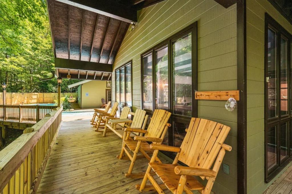 Bourbon Hollow Lodge With Hot Tub And Pool Plus Game Room Only 5 Min To Downtown Gatlinburg Kültér fotó