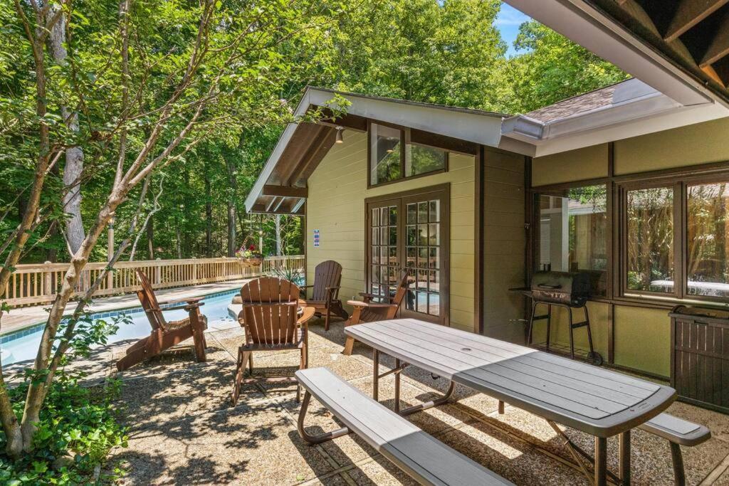 Bourbon Hollow Lodge With Hot Tub And Pool Plus Game Room Only 5 Min To Downtown Gatlinburg Kültér fotó