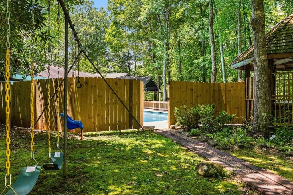 Bourbon Hollow Lodge With Hot Tub And Pool Plus Game Room Only 5 Min To Downtown Gatlinburg Kültér fotó