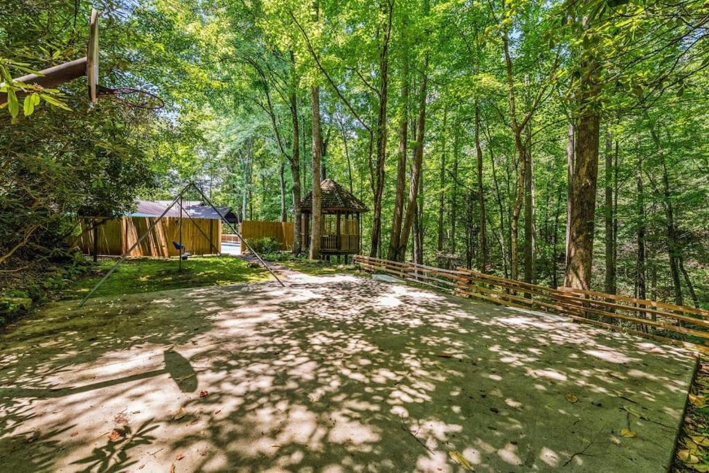 Bourbon Hollow Lodge With Hot Tub And Pool Plus Game Room Only 5 Min To Downtown Gatlinburg Kültér fotó