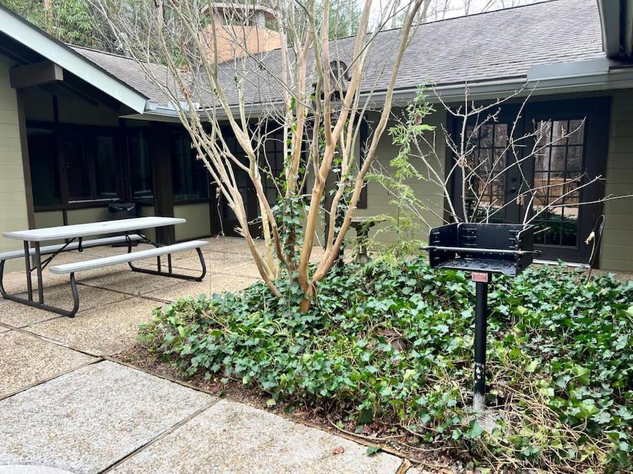 Bourbon Hollow Lodge With Hot Tub And Pool Plus Game Room Only 5 Min To Downtown Gatlinburg Kültér fotó