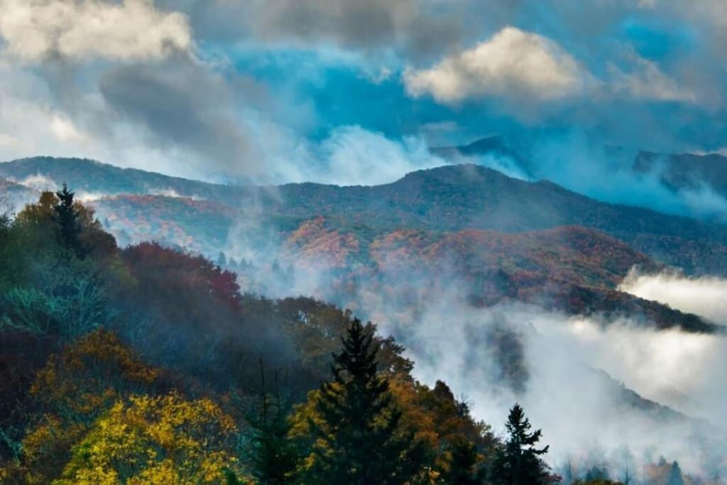 Bourbon Hollow Lodge With Hot Tub And Pool Plus Game Room Only 5 Min To Downtown Gatlinburg Kültér fotó