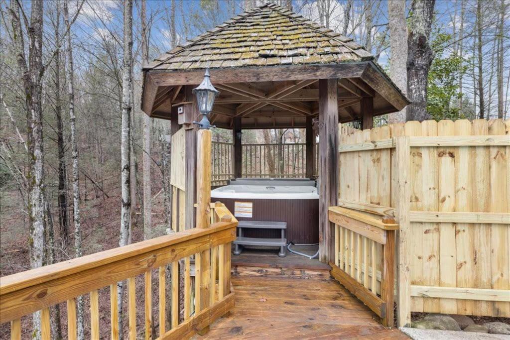 Bourbon Hollow Lodge With Hot Tub And Pool Plus Game Room Only 5 Min To Downtown Gatlinburg Kültér fotó