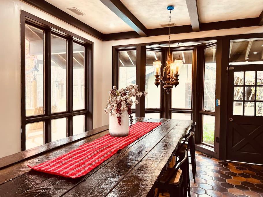 Bourbon Hollow Lodge With Hot Tub And Pool Plus Game Room Only 5 Min To Downtown Gatlinburg Kültér fotó