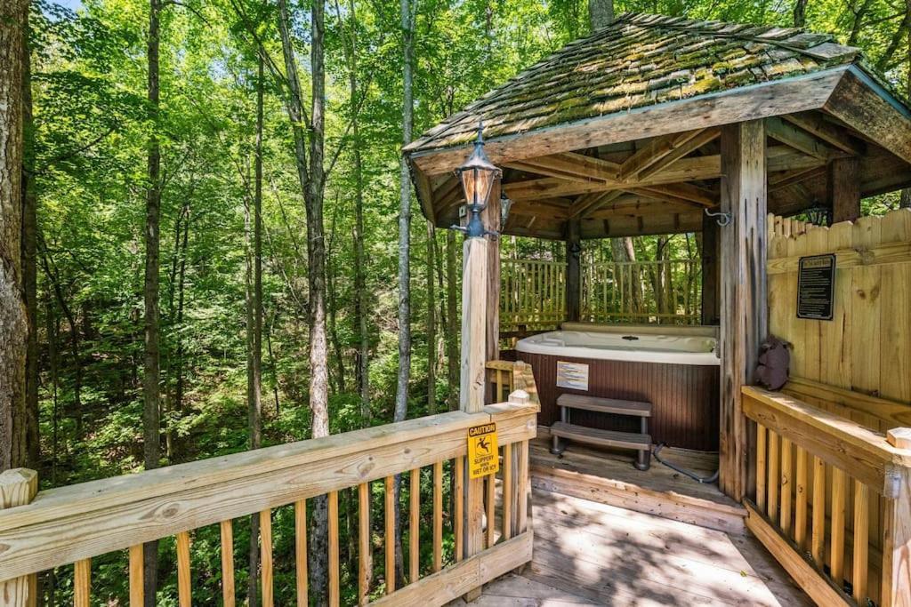 Bourbon Hollow Lodge With Hot Tub And Pool Plus Game Room Only 5 Min To Downtown Gatlinburg Kültér fotó